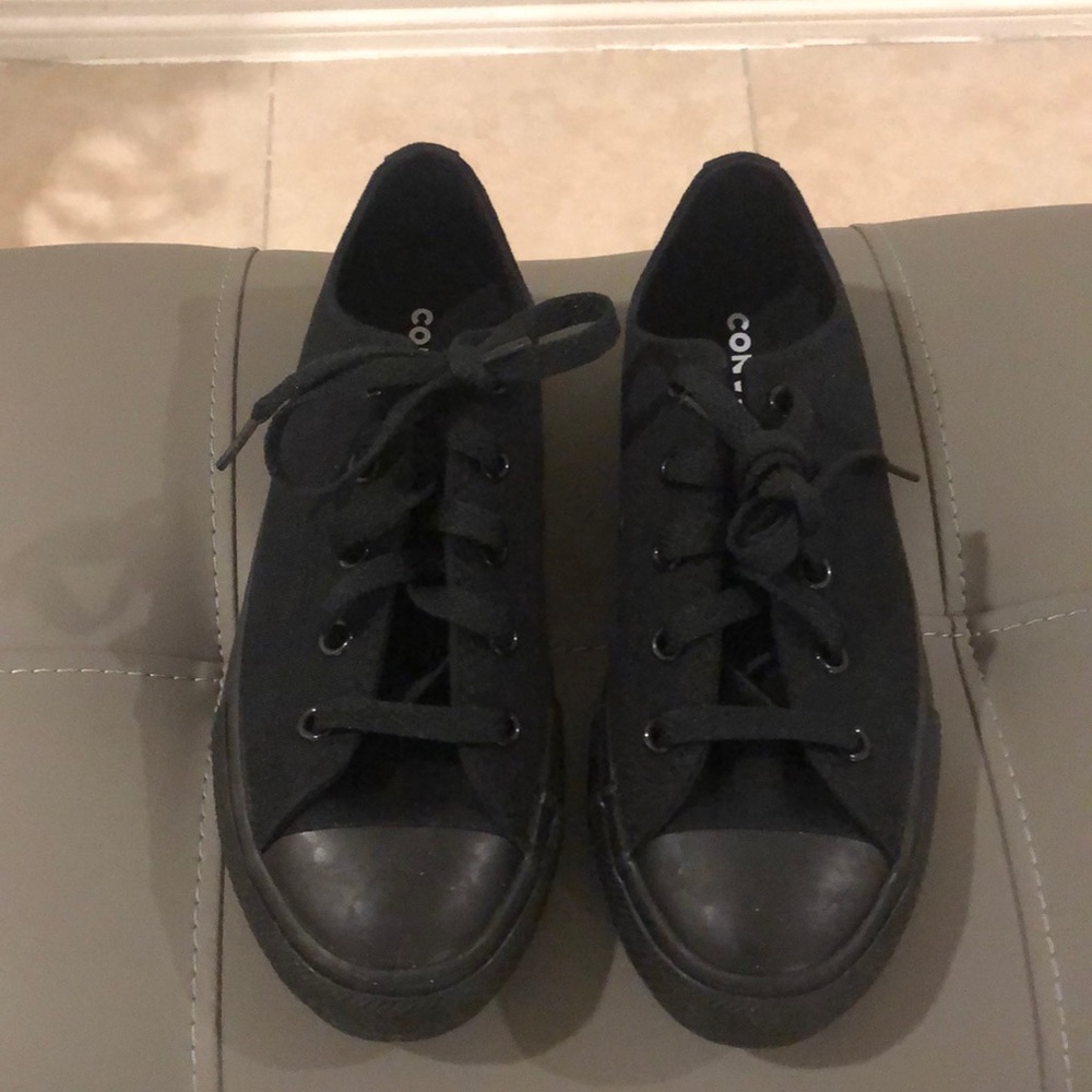 “CONVERSE” Chuck Taylor All-Stars.